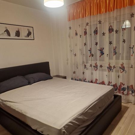 2 Bedrooms Apartment. Galaţi Eksteriør billede